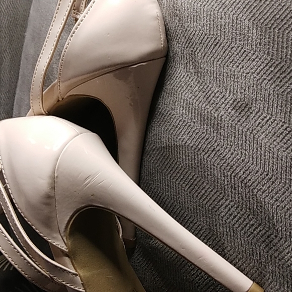 CHARLOTTE RUSSE Heels - Picture 4 of 9